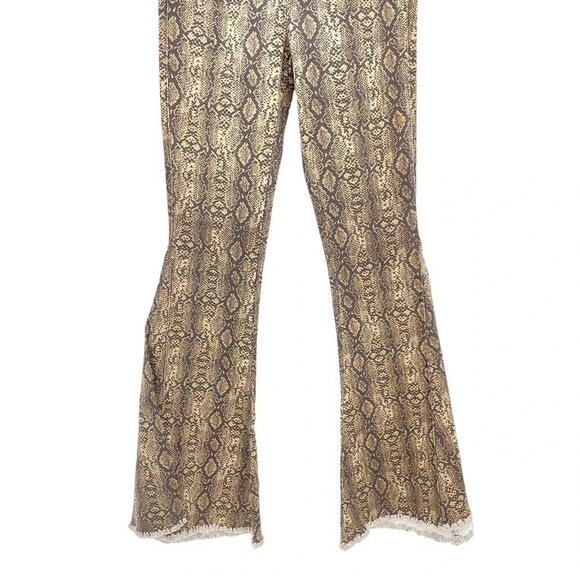 Show Me Your Mumu‎ Berkeley Bells Queen Cobra Snake Jeans Size 26 - Picture 4 of 9